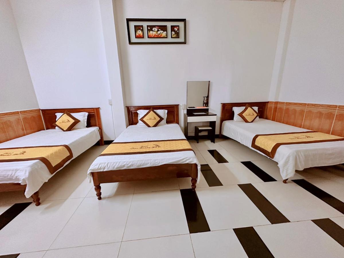 Truc Hoang Ha Hotel Tỉnh Kontum Kültér fotó