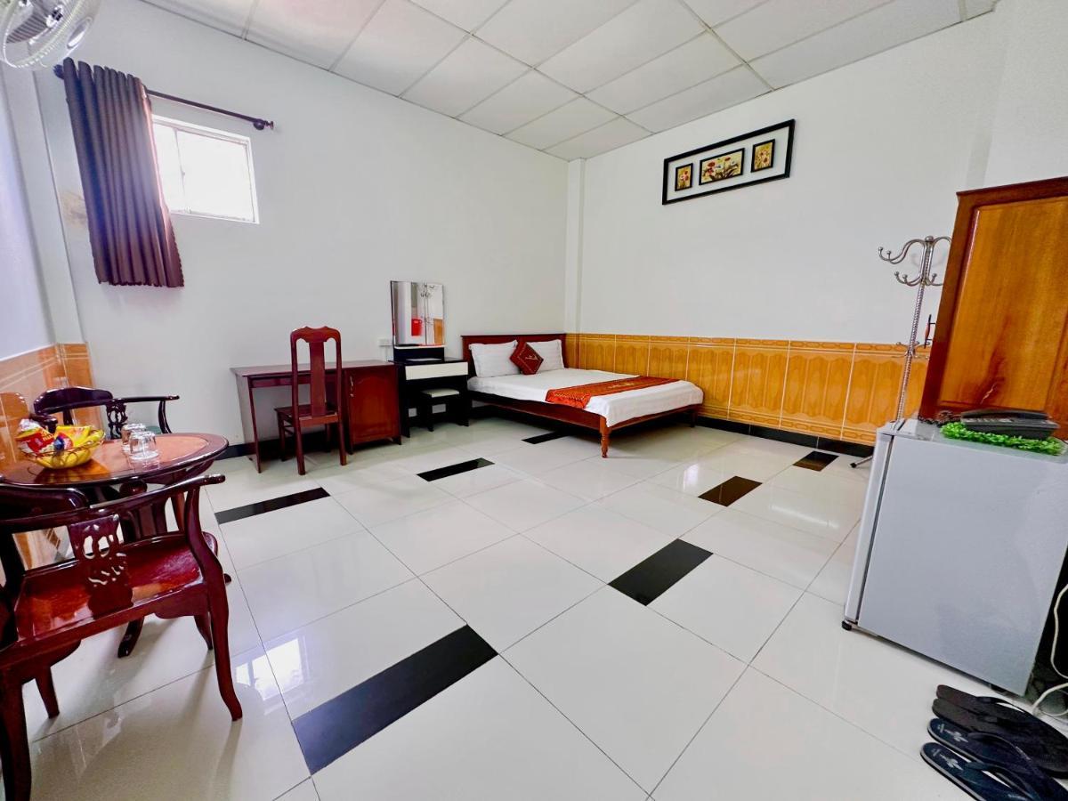Truc Hoang Ha Hotel Tỉnh Kontum Kültér fotó