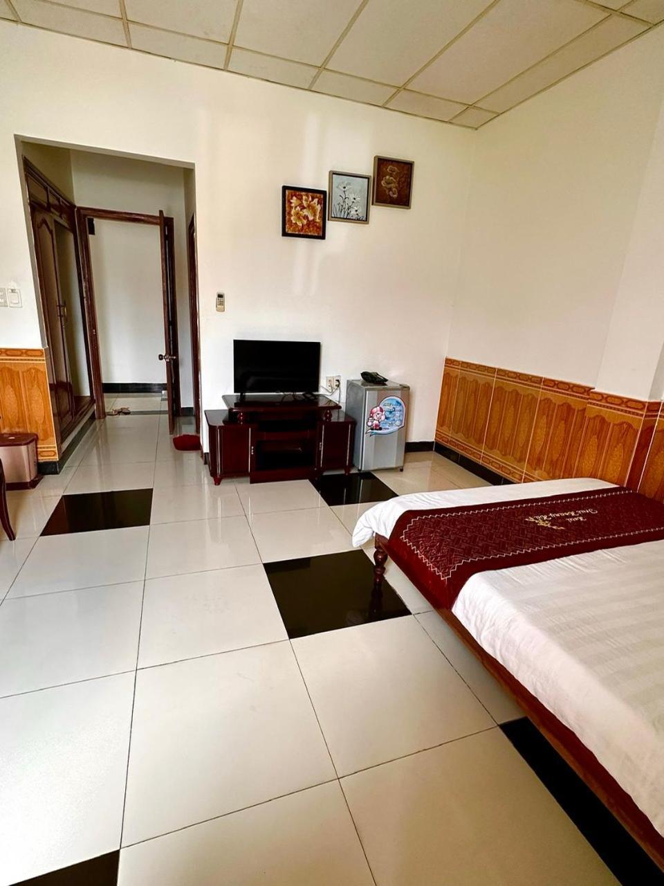 Truc Hoang Ha Hotel Tỉnh Kontum Kültér fotó