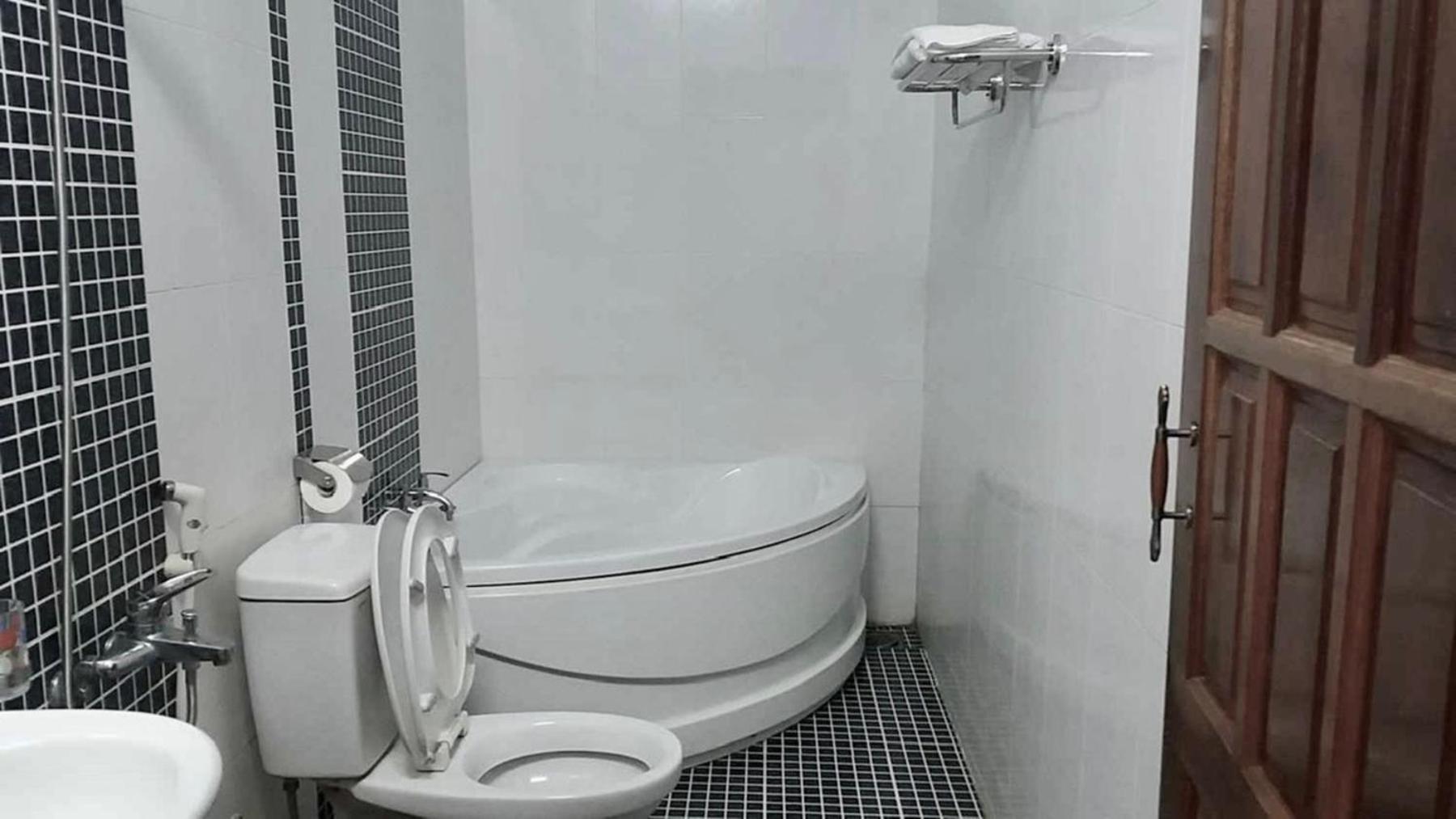 Truc Hoang Ha Hotel Tỉnh Kontum Kültér fotó